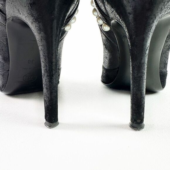 CHANEL Pearl Heel Black Ankle Boots Size 38 Booties CC Logo Metallic Leather - Picture 11 of 12